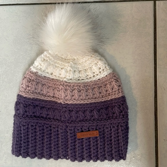 Hat, hand knit - Picture 1 of 3
